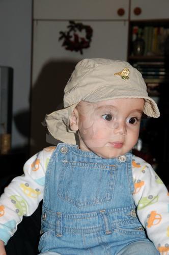 Ma numesc Ionut Cazac, am 8 luni, 2 dintisori si inca din maternitate mi se spune "cazacel"!
Va pupic pe totzi