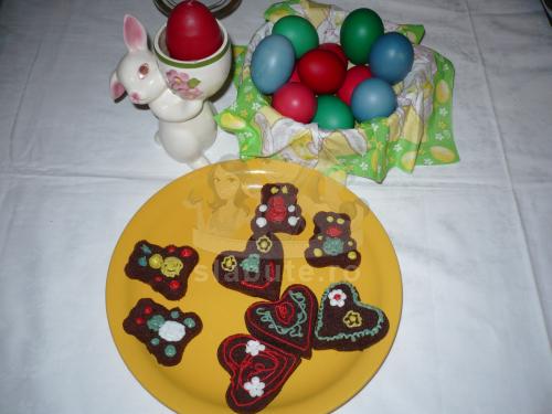 Ursuleti si inimioare decorate cu zahar+oua colorate+iepuras=Paste :p